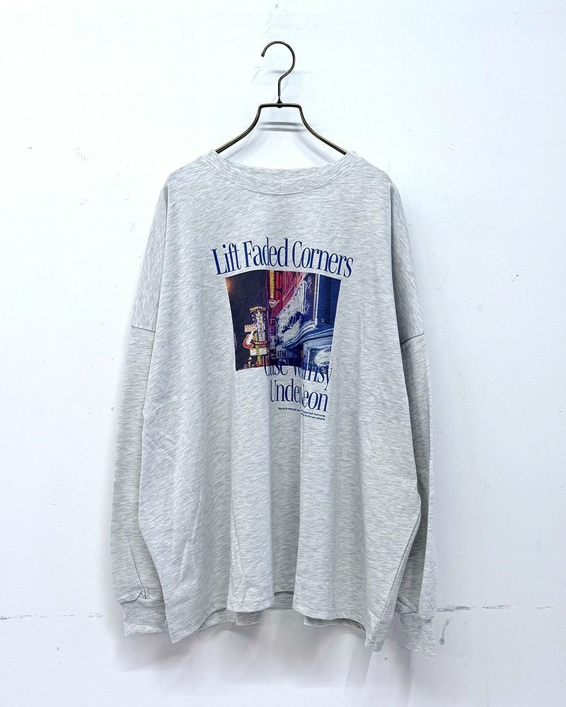 フォトプリントプルオーバー　長袖　クルーネック　ビッグシルエット　ドロップショルダー　グラフィックデザイン　ストリートファッション　ユニセックス　トップス