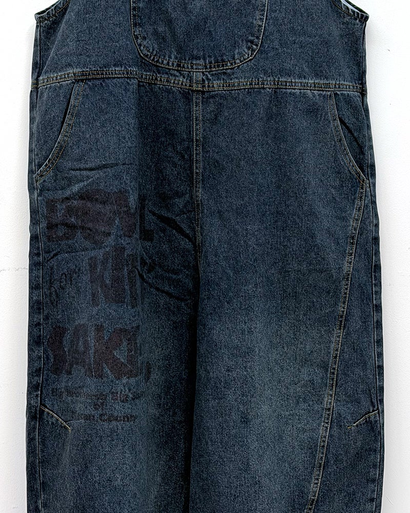 8Laboratory　エイトラボラトリー　ロゴ入りサロペット　オーバーオール　ワークスタイル　ヴィンテージ加工／ユーズド感　ワイドシルエット／ビッグシルエット　ユニセックス　大人カジュアル