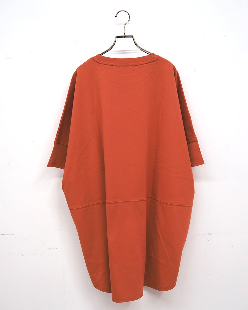 limiless　リミレス　天竺刺繡T　半袖　ビッグシルエット　カレッジロゴ刺繡　立体感　ドロップショルダー　前後差着丈　サイドスリット　大人カジュアル