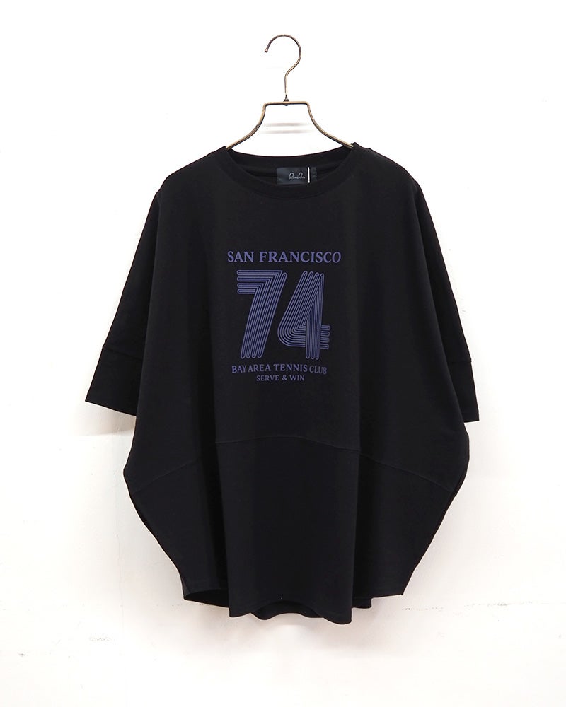 limiless　リミレス　天竺プリントBIG T　半袖　ビッグシルエット　カレッジロゴプリント　ドロップショルダー　前後差着丈　サイドスリット　大人カジュアル