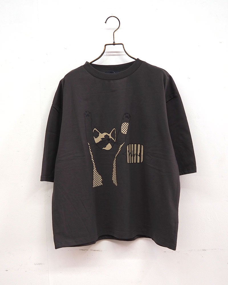 limiless　リミレス　ネコTシャツ　半袖　ビッグシルエット　ネコイラスト　アニマルプリント　ドロップショルダー　前後差着丈　サイドスリット　大人カジュアル