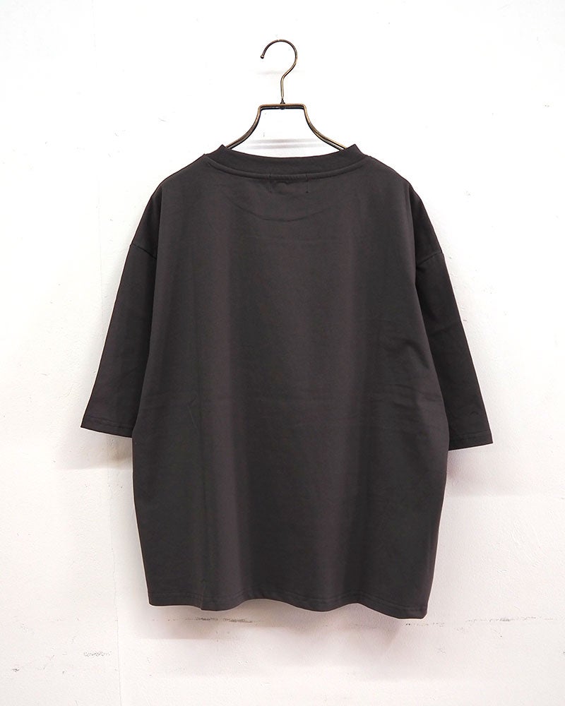 limiless　リミレス　ネコTシャツ　半袖　ビッグシルエット　ネコイラスト　アニマルプリント　ドロップショルダー　前後差着丈　サイドスリット　大人カジュアル