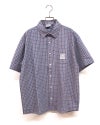 VISION STREET WEAR ヴィジョンストリートウェア シアサッカーチェックシャツ 半袖シャツ 胸ポケットワンポイントロゴ刺繍 バックヨークピスネームデザイン 凹凸感シアサッカー生地 薄手さらっと素材 短め身丈トレンドシルエット ユニセックス仕様 ストリートカジュアル アメカジスケータースタイル夏コーデ