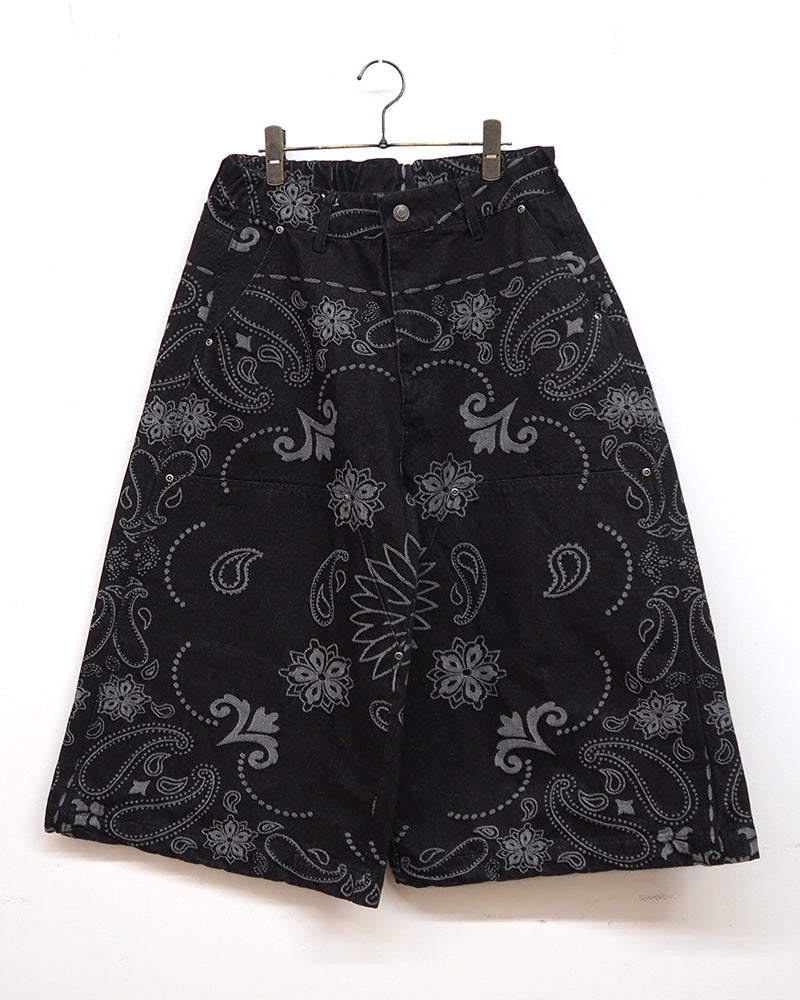 #Pokke ポッケ ペーズリーデニムパンツ ハーフパンツ 超ワイドバギーシルエット ひざ丈ひざ下丈 ペイズリー柄総柄デニム生地 配色ステッチワークデザイン バックウエストシカモチーフワッペンネームタグ フリーサイズ 全2カラー ストリートカジュアル アメカジスタイルセットアップ対応夏コーデ