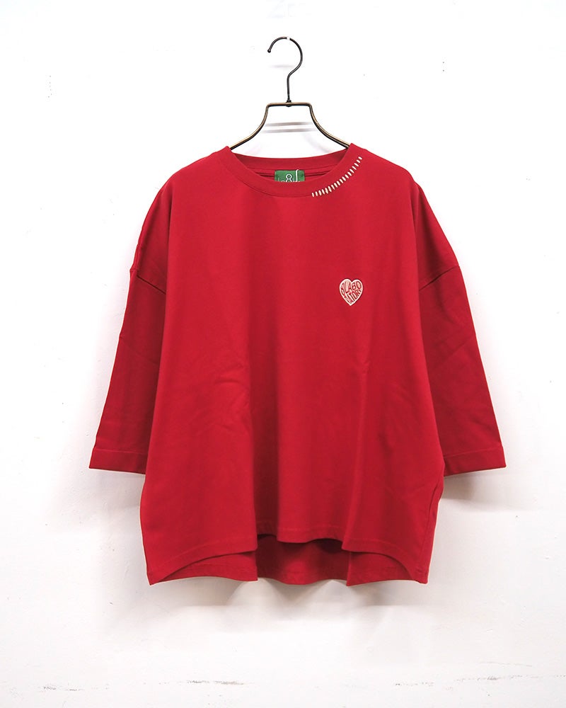 8Laboratory エイトラボラトリー 天竺アウトステッチ6分袖T カットソー6分袖Tシャツ 左胸ハート型ワンポイントロゴ刺繍 首元背中袖配色ハンドステッチ風デザイン 前後差ラウンドヘム ドロップショルダーワイドビッグシルエット フリーサイズ 全2カラー ストリートカジュアル アメカジナチュラルスタイル夏コーデ