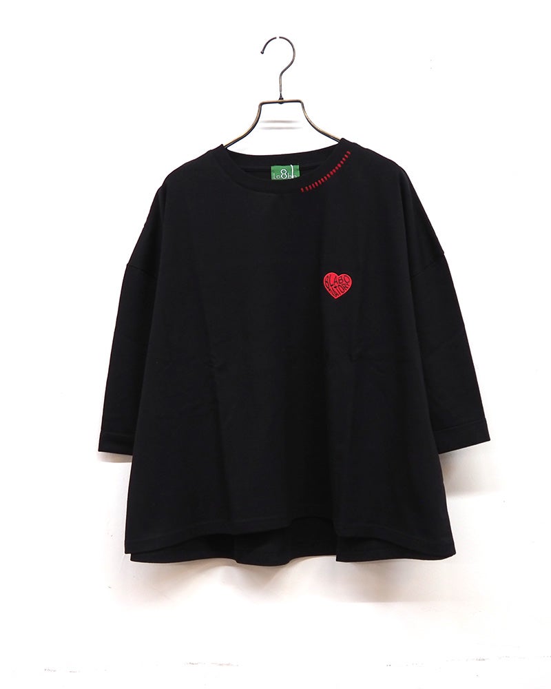 8Laboratory エイトラボラトリー 天竺アウトステッチ6分袖T カットソー6分袖Tシャツ 左胸ハート型ワンポイントロゴ刺繍 首元背中袖配色ハンドステッチ風デザイン 前後差ラウンドヘム ドロップショルダーワイドビッグシルエット フリーサイズ 全2カラー ストリートカジュアル アメカジナチュラルスタイル夏コーデ