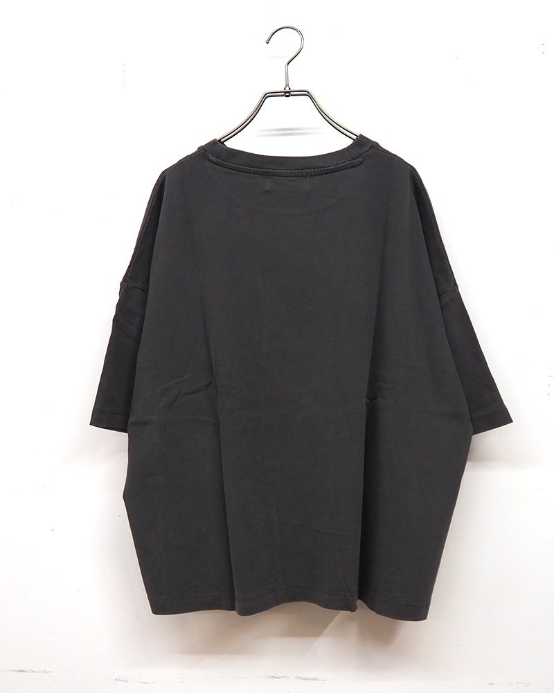 limiless リミレス moiピグメント裾スリットプルオーバー 半袖Tシャツ カットソー moi英字ロゴプリント ピグメント加工 ヴィンテージ風 古着風 フェード感 綿100％ 16番手天竺生地 厚手 袖口スリット ドロップショルダー ゆったり オーバーサイズ フリーサイズ 大人カジュアル 夏コーデ