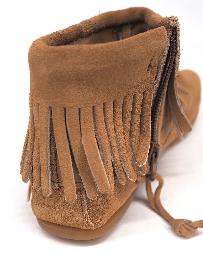 MINNETONKA ミネトンカ コンチョフェザーサイドジップブーツ ショートブーツ フリンジブーツ スエード 本革 レザー ハンドメイド コンチョ フェザーチャーム サイドジップ ファスナー付き ローヒール アメカジ ボヘミアン 秋冬レディースシューズ