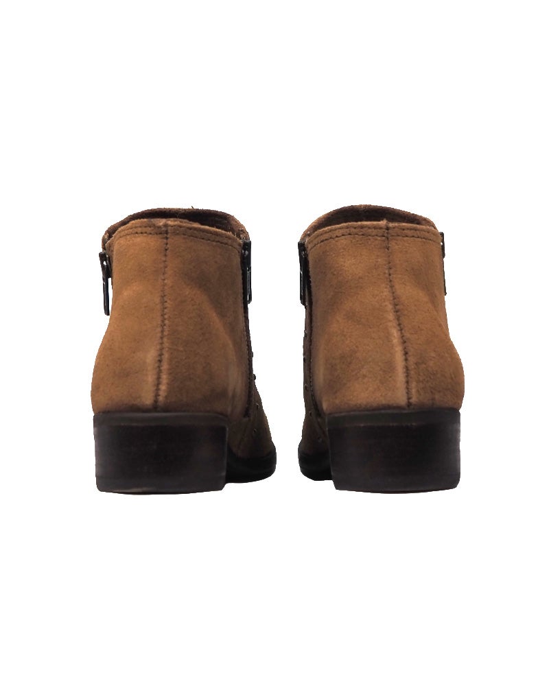 MINNETONKA ミネトンカ BRIE BOOT ブリーブーツ スタッズ付きスエードショートブーツ ブーティー アンクルブーツ スエードレザー ウェスタンヒール 太ヒール 履きやすい ポインテッドトゥ レディースシューズ モード甘辛MIX 秋冬コーデ
