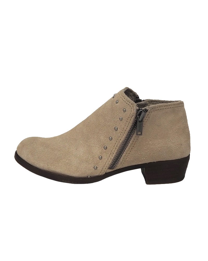 MINNETONKA ミネトンカ BRIE BOOT ブリーブーツ スタッズ付きスエードショートブーツ ブーティー アンクルブーツ スエードレザー ウェスタンヒール 太ヒール 履きやすい ポインテッドトゥ レディースシューズ モード甘辛MIX 秋冬コーデ