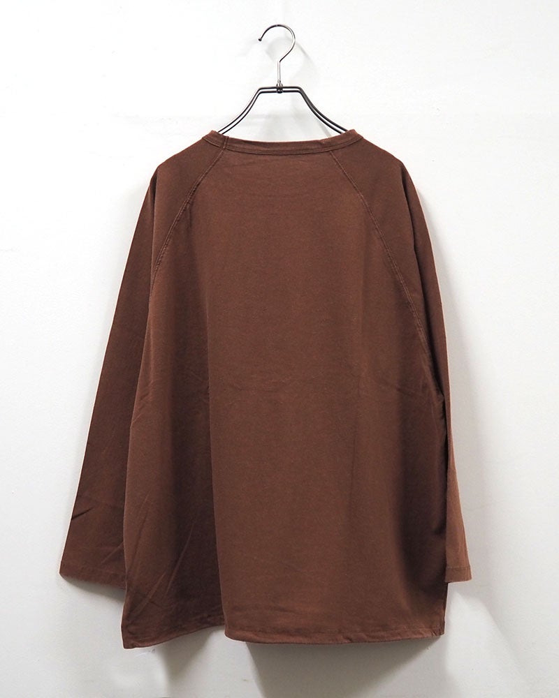 8Laboratory エイトラボラトリー 天竺パウダーラグランロゴT 長袖Tシャツ ロンT ロゴTシャツ 英字ロゴ パウダー加工 ピグメント加工 ラグランスリーブ オーバーサイズ ユニセックス メンズ レディース ゆったり 体型カバー アメカジ古着風ストリート秋冬コーデ オレンジカーキスミクロアイボリーブラウン